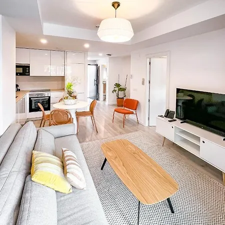 Lovley Close To Centro Plaza With Gated Community ,lr 1 מארבלה
