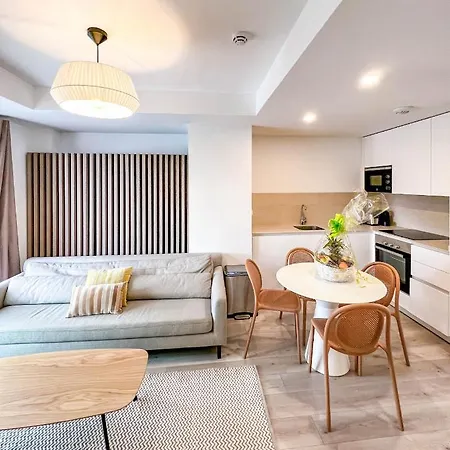 דירה Lovley Close To Centro Plaza With Gated Community ,lr 1 *